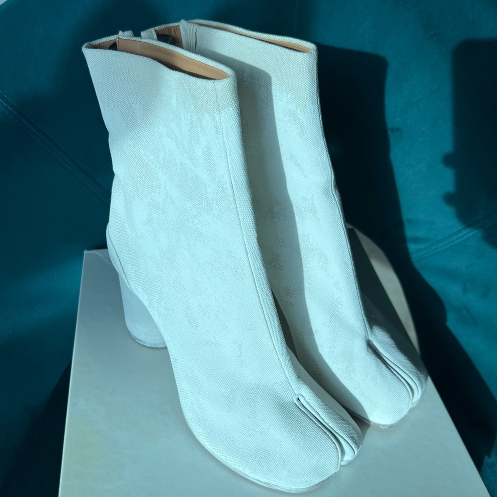 Maison Margiela Tabi Boots - Women’s White Ankle Boots size 38(EU) 8(US)